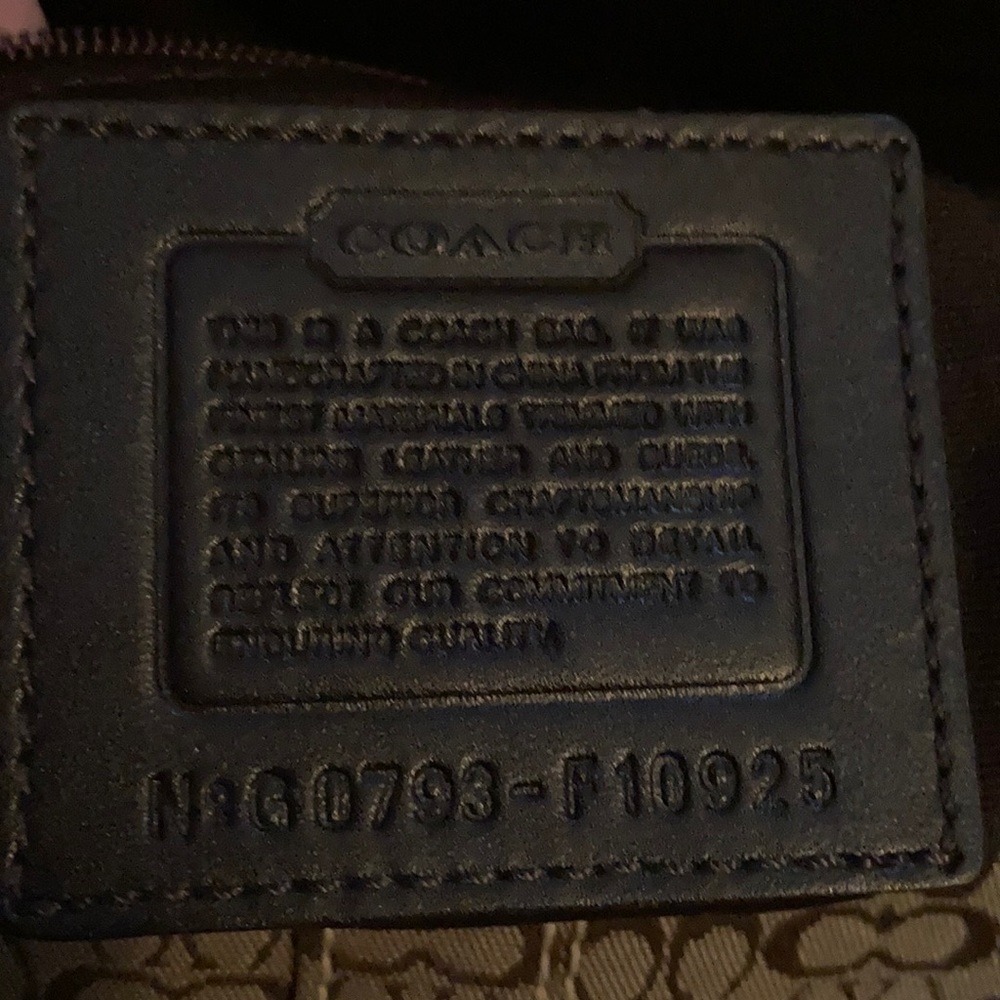 ((Firm Price)) Small Coach Purse. G0793-F10925 - Picture 3 of 3